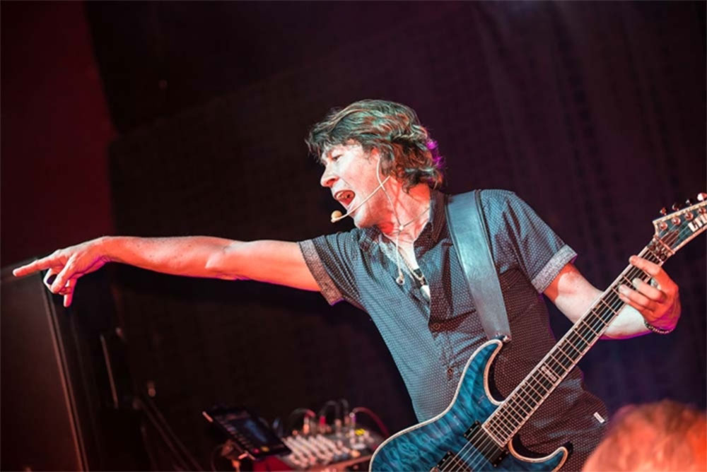 François - Cape Town's Top Entertainer